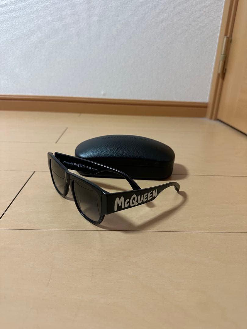 ALEXANDER MCQUEEN ブラック サングラス 中古・古着通販】ALEXANDER McQUEEN (アレキサンダーマックイーン