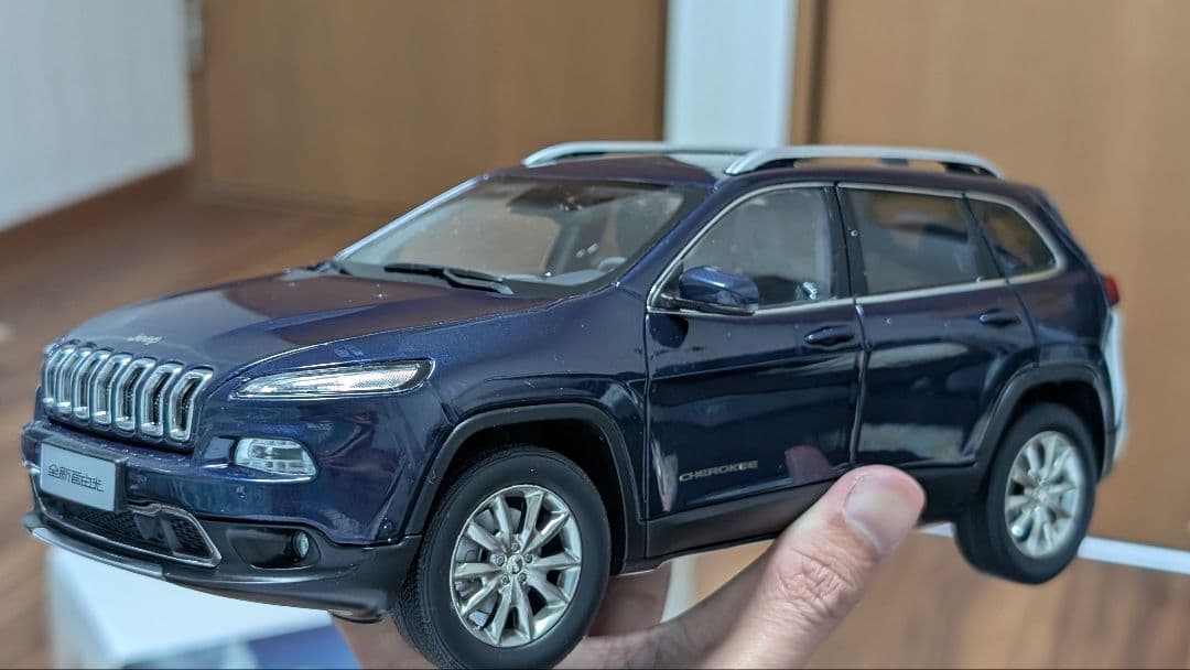 1/18 ジープ チェロキー KL 2013 1/18 ジープ チェロキー KL 2013 1/18 Jeep Cherokee KL
