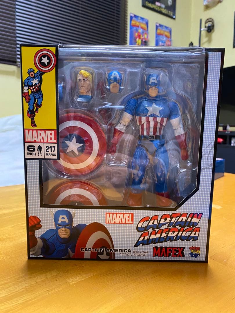 MAFEX キャプテン・アメリカ ステルススーツ姿の「キャプテン・アメリカ」がアクションフィギュア