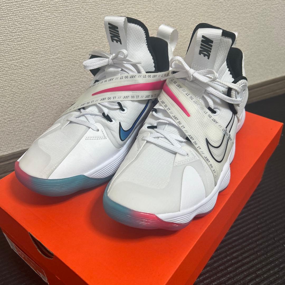 Nike バレーボールシューズ ホワイト/ブルーピンク　未入荷モデル nike 日本未発売バレーボールシューズハイパークイック SE(ハイパー