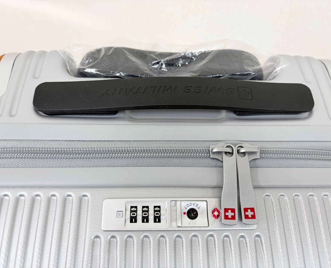 新品 ★ スイスミリタリー スーツケース 38.5L シルバー 機内持込 TSA