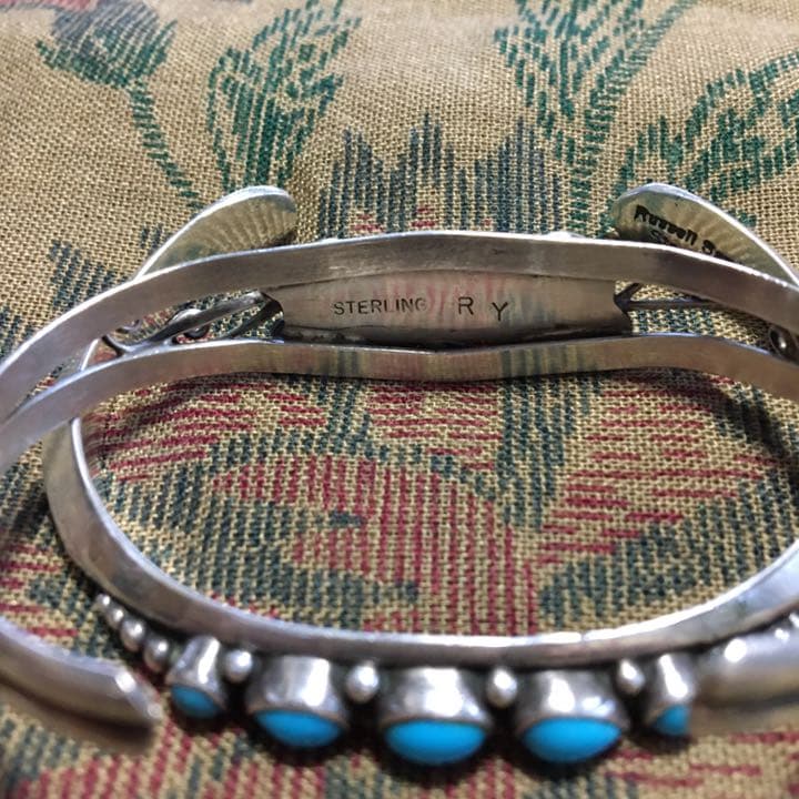 重ね付けに最適 早い者勝ち NAVAJO 3連ターコイズ バングル 刻印有り