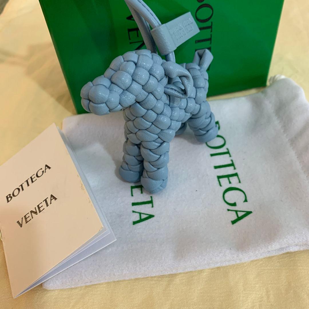 ボッテガヴェネタ　ドッグチャーム 　レザーキーホルダー BOTTEGA VENETA] ドッグチャーム レザー キーホルダー 犬 革 (BOTTEGA