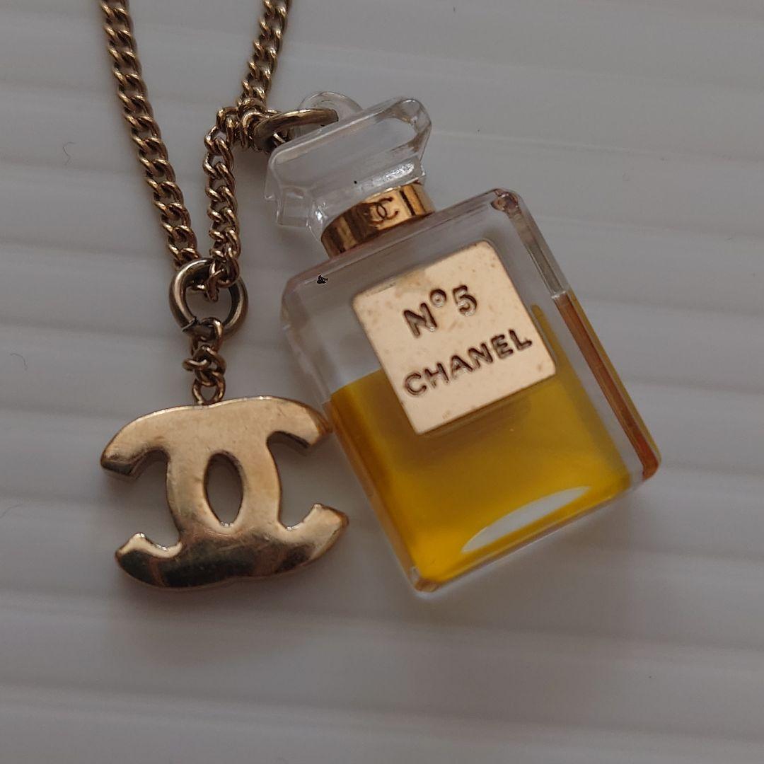 CHANEL 香水ボトル ブレスレット NO5. 香水瓶 CC - メルカリ