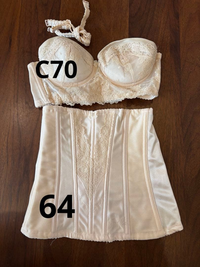 フォーシスアンドカンパニー ブライダルインナー　C70 フォーシスアンドカンパニー Vカットビスチェ C70/70 - メルカリ