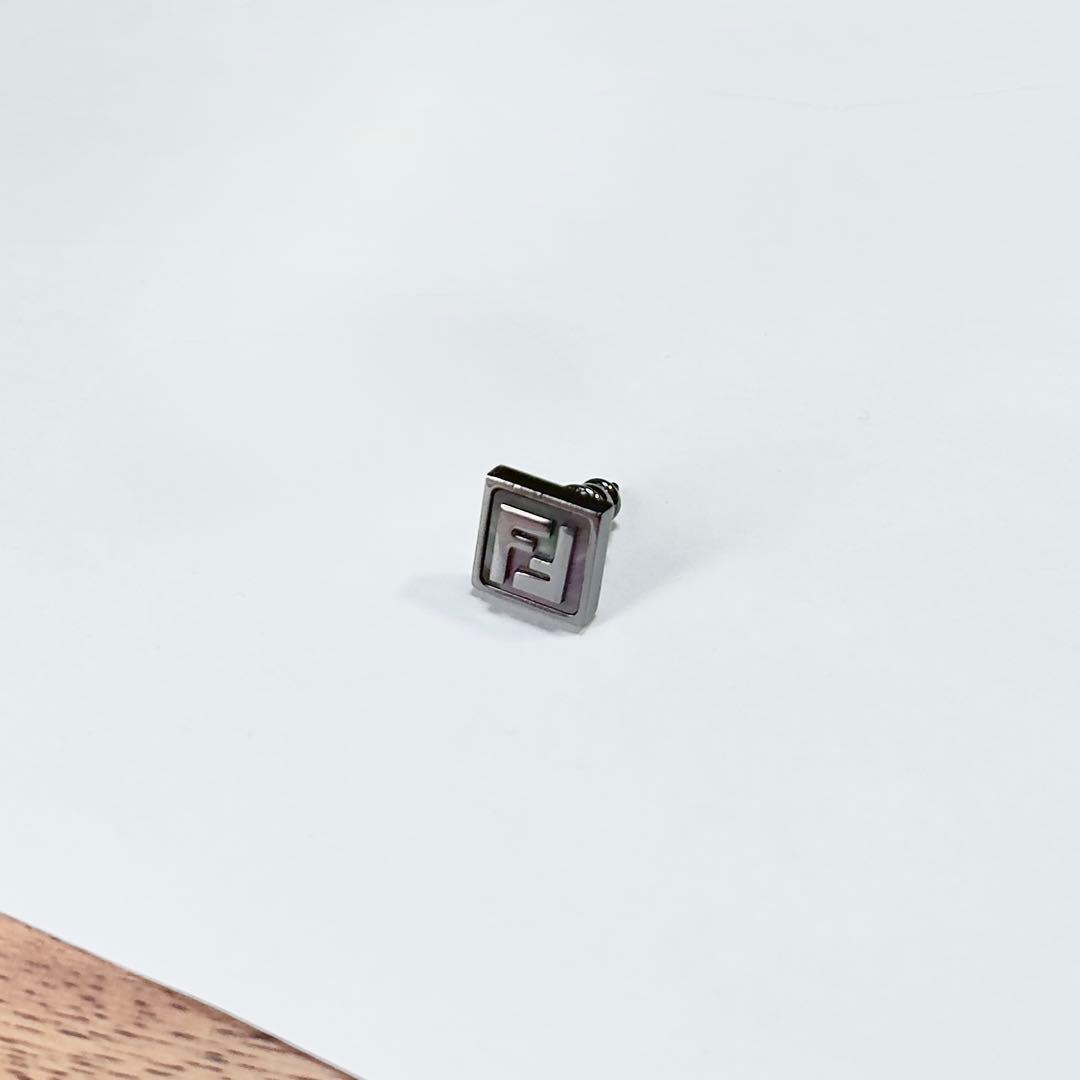 FENDI FFロゴ シングルピアス ダークルテニウム 美品］FENDI フェンディ FFロゴ シングルピアス ダークルテニウム