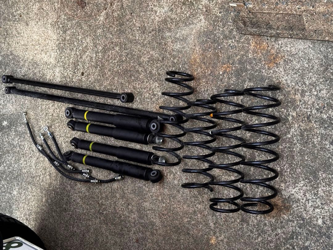 ジムニー jb64 純正サスペンションキット ブレーキホース　ラテラルロッド前後 新車外し品 美品】スズキ JB64 ジムニー 純正 サスペンションキット