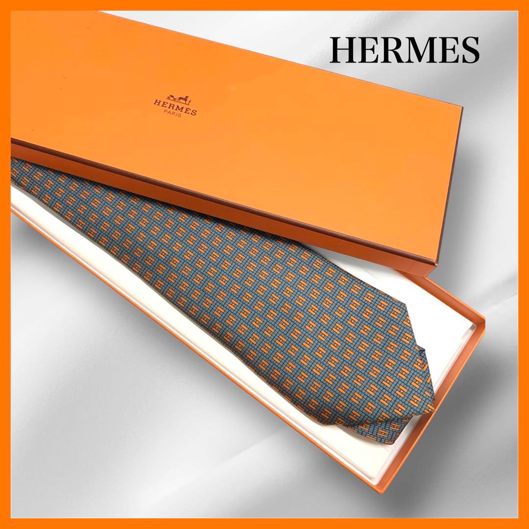 美品✨　HERMES エルメス　ネクタイ　グレー　オレンジ　H柄　シルク　箱付き エルメス ネクタイ シルク H織 Hロゴ H柄 刺繍 裏ファソネH グレー