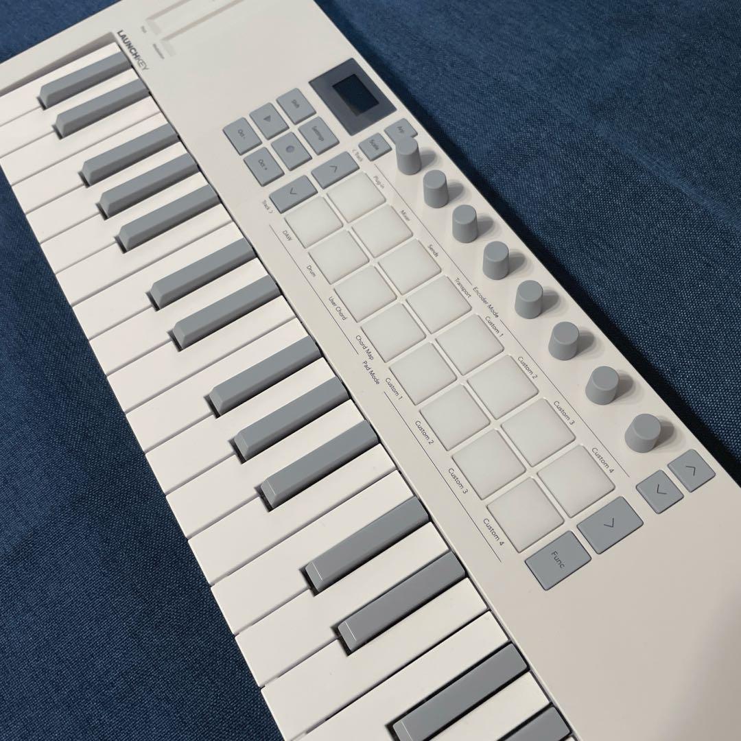 novation Launchkey Mini 37 Mk4 White - メルカリ
