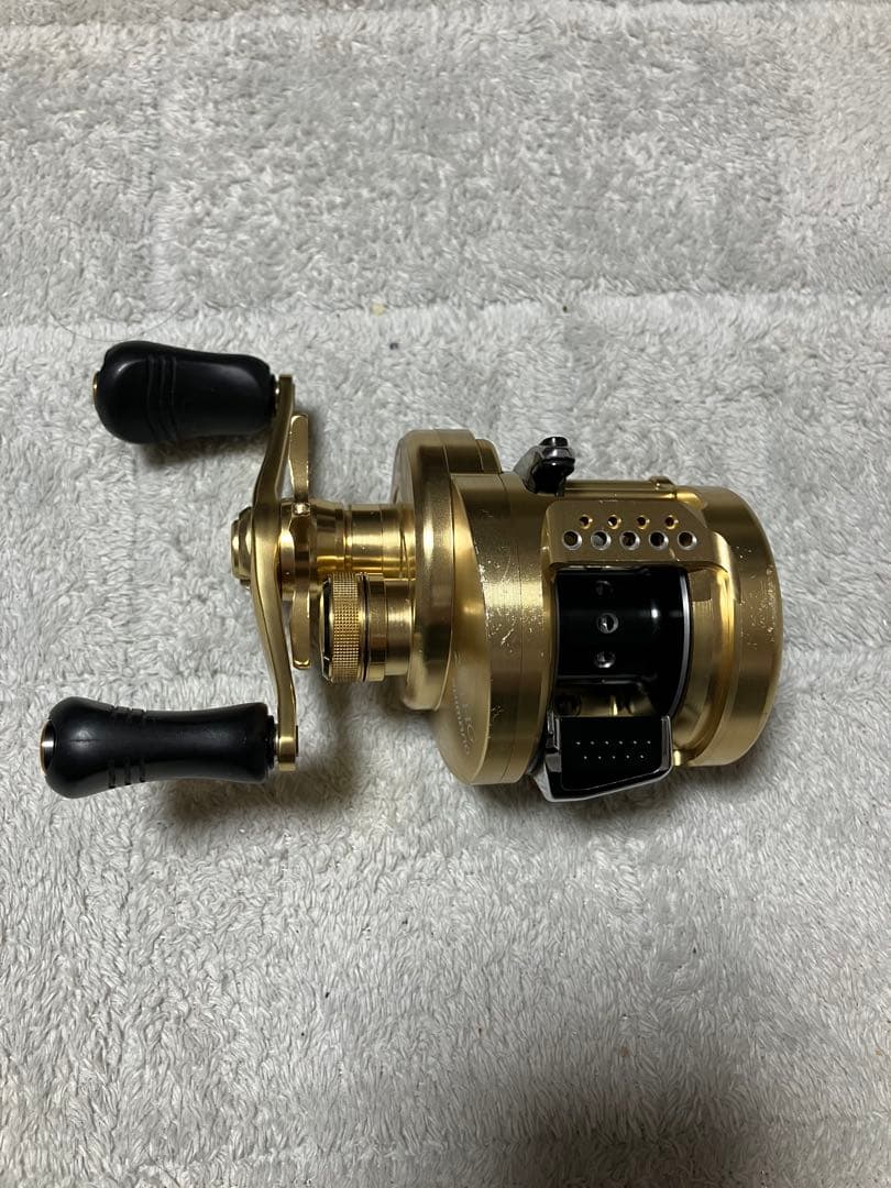 15カルカッタコンクエスト201 HG シマノ(SHIMANO) 15カルカッタ コンクエスト 201HG(左) ○完売し まし