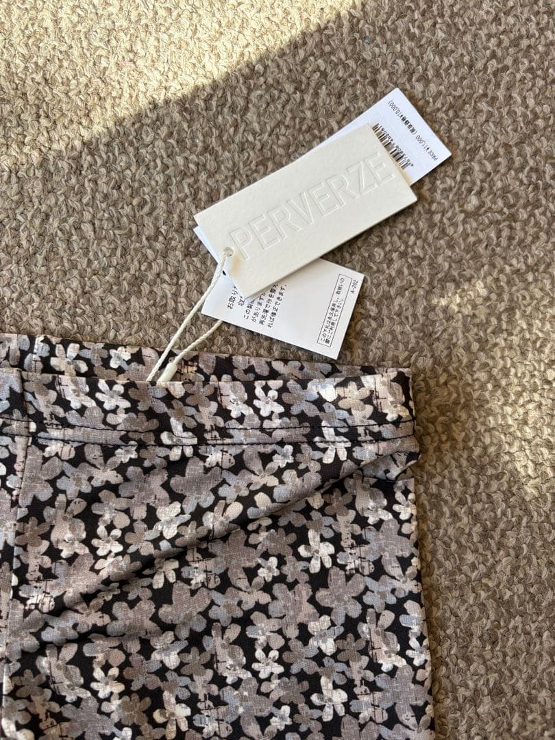 パーバーズ PERVERZE Lace Trim Shorts - メルカリ