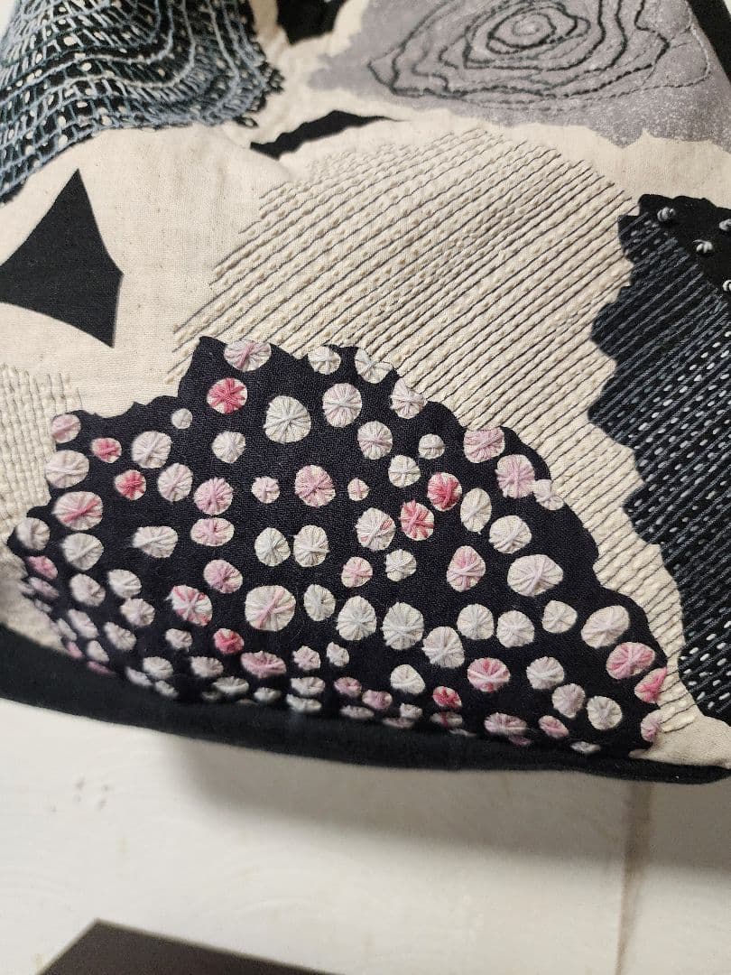 ♡新作 モノトーン系のエチノ生地に豪華に刺し子 一点もの