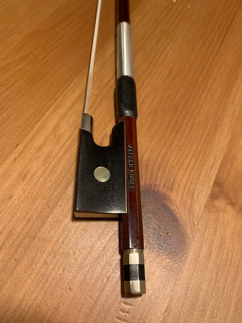 c*o様 ALFRED KNOLL のヴァイオリン弓 バイオリン専門店の国際楽器社からALFRED KNOLL クノール弓の紹介です
