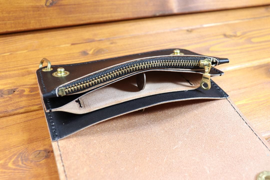 ミドルラッカーウォレット 栃木レザー 真鍮 3層収納たっぷり