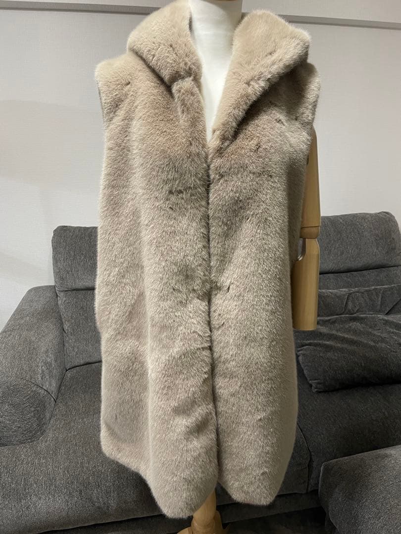 バーニーズニューヨーク ロング フェイクファーベスト ジレ ベージュ
