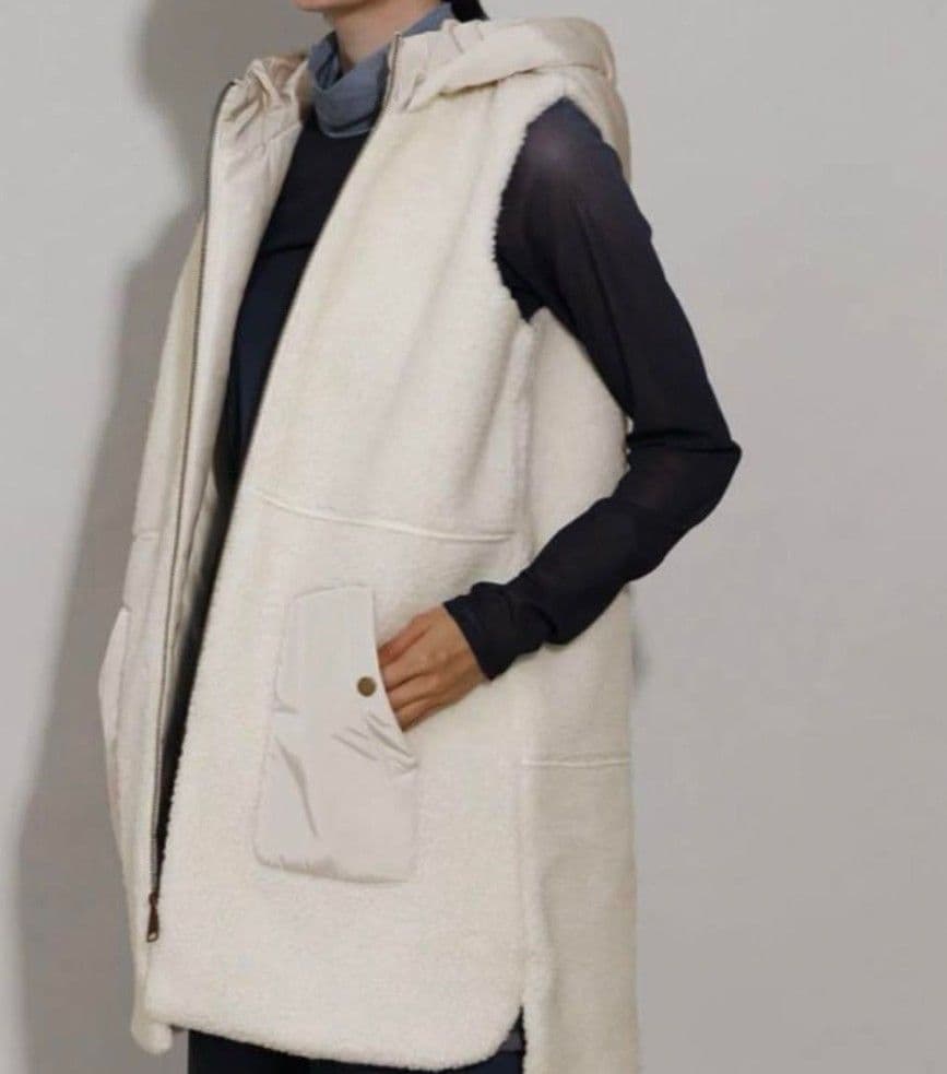 美品 定価21,000円 LASUD フード付きボアベスト 9号 - メルカリ