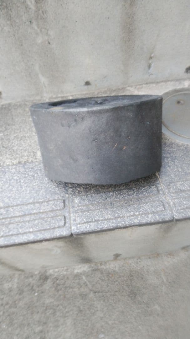 瓦 天皇家菊の16紋 本物です - メルカリ