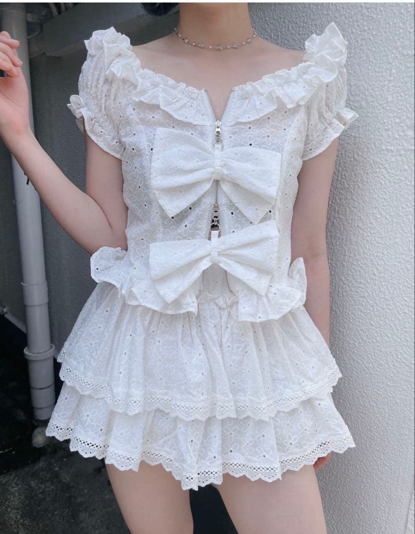 ジップリボントップス LIP SERVICE（リップサービス）｜ リボンレースレイヤードトップス