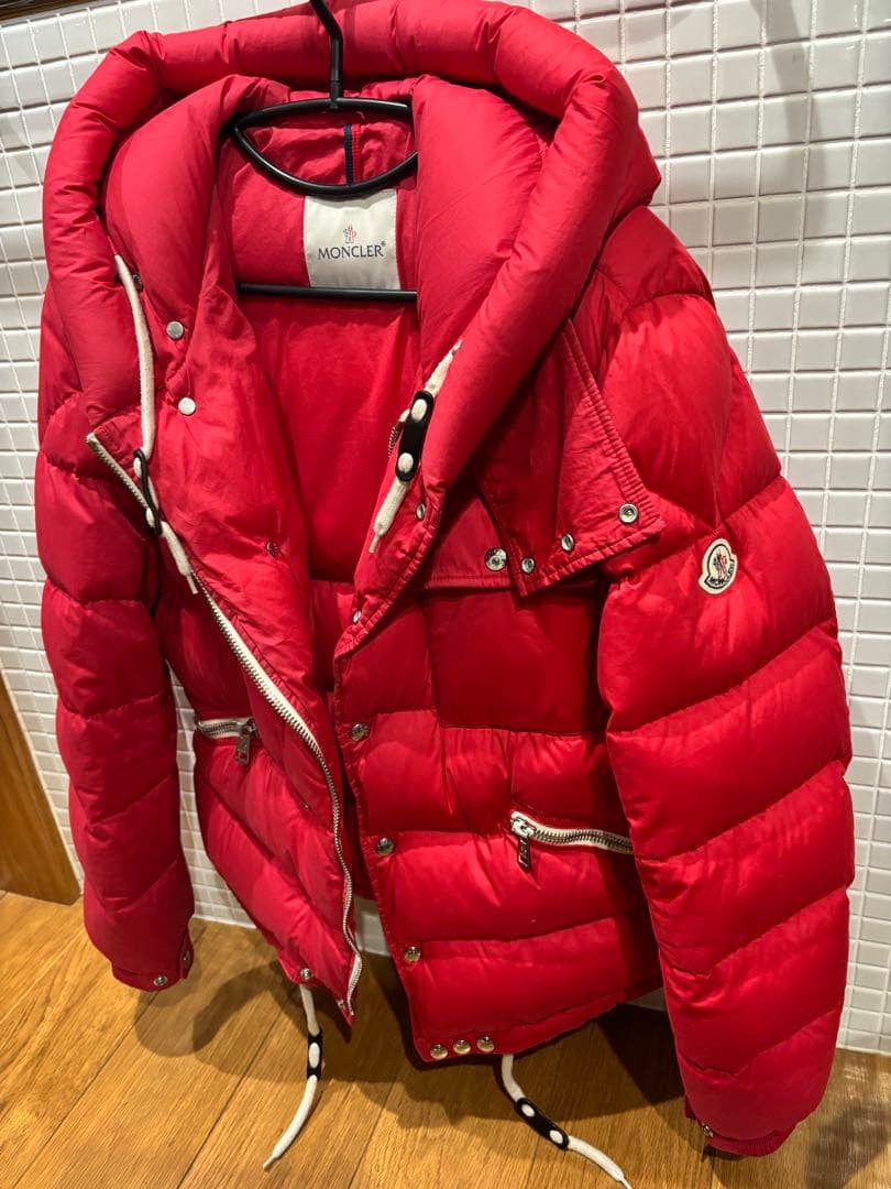 【美品】MONCLER ×エストネーション　フードレッドダウンジャケットサイズ２ 美品】MONCLER ×エストネーション フードレッドダウンジャケットサイズ