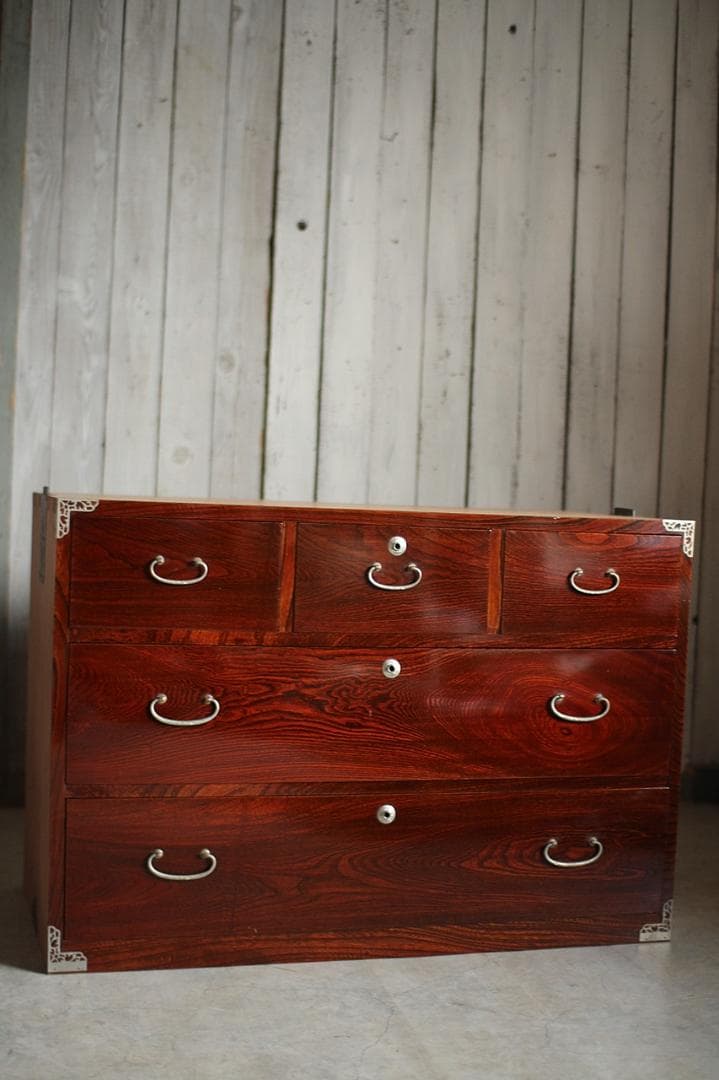 綺麗な前欅の箪笥　引き出し5杯　タンス　収納　古家具　古民家　時代家具 岩谷堂箪笥 整理箪笥 中型 欅材 5段 引き出し7杯 南部鉄器 着物 衣装