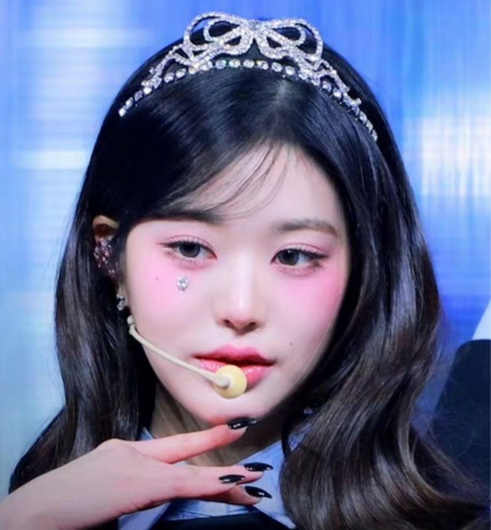 BLUMARINE 張元英ラインストーンクラウン正規品 - メルカリ