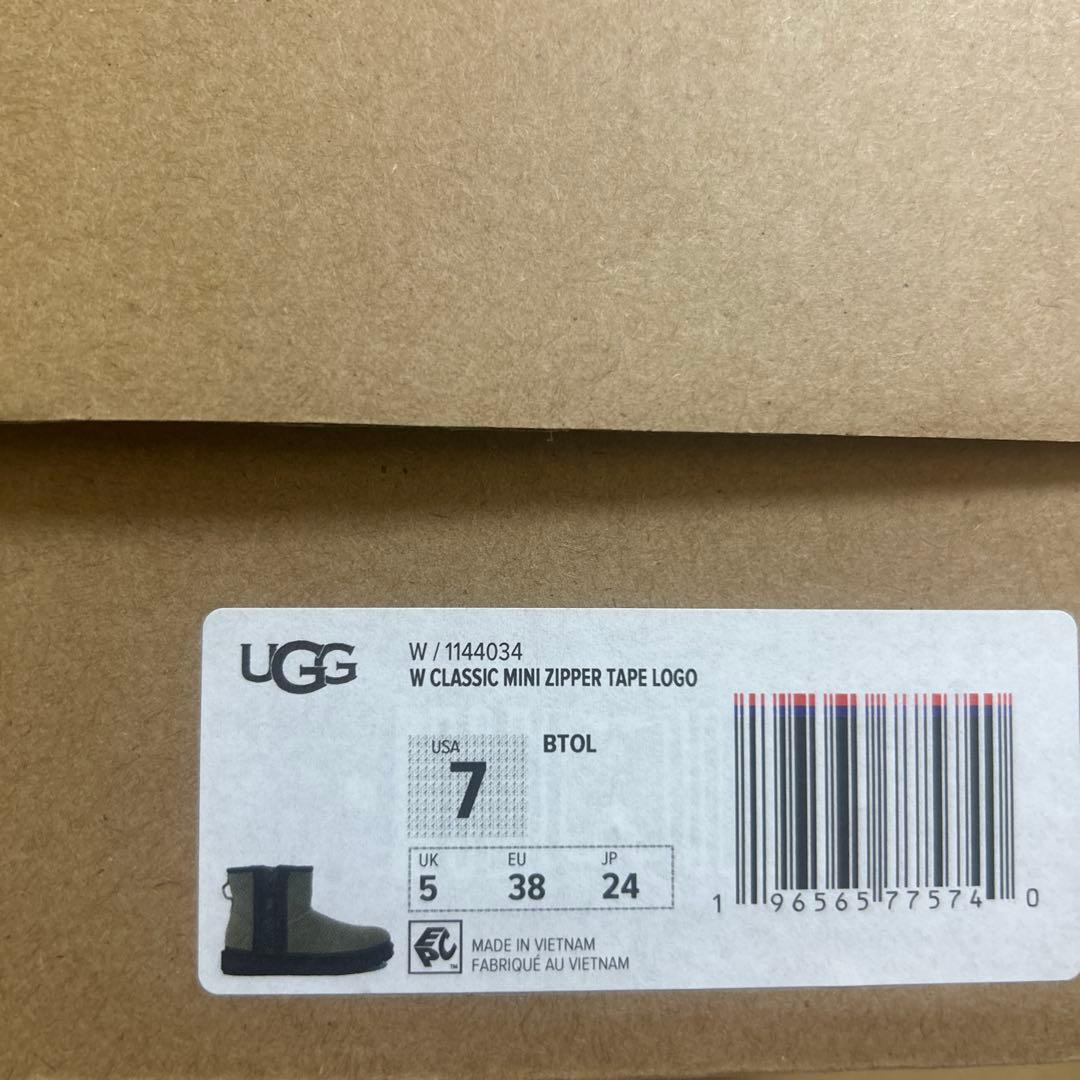 UGG クラシックミニジッパー カーキ限定24cm美品 - メルカリ