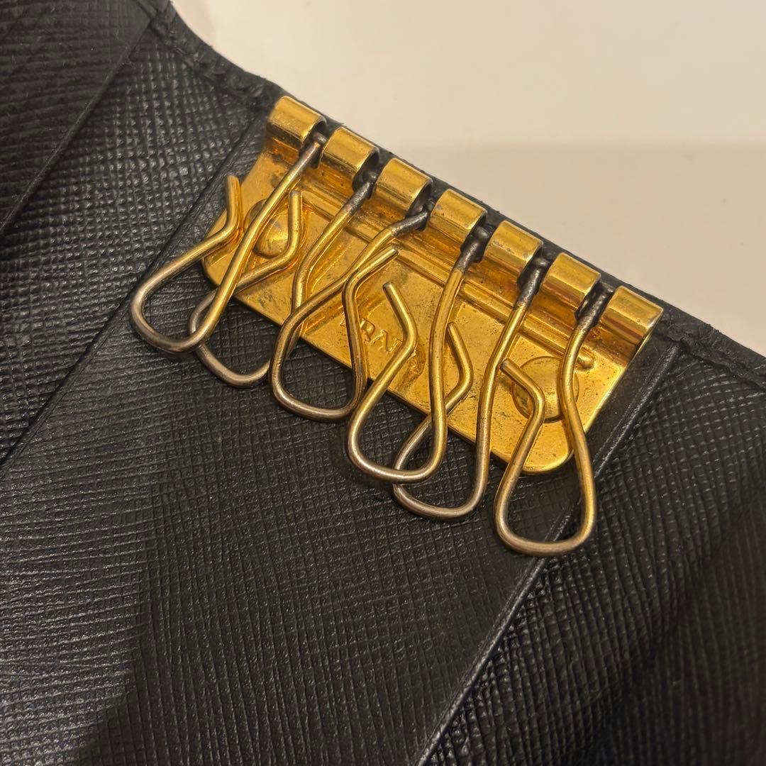 PRADA サフィアーノレザー 6連キーケース ブラック - メルカリ