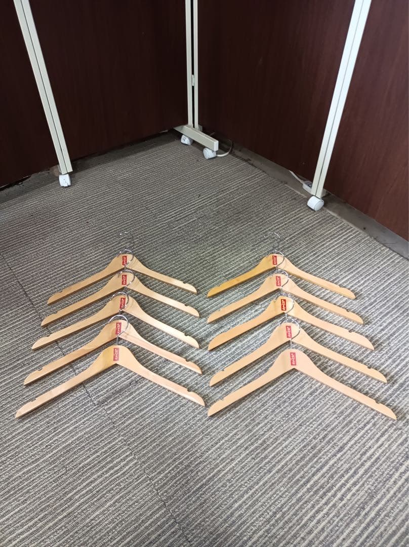 八5929【美品】Levis リーバイス 木製ハンガー10本セット - メルカリ