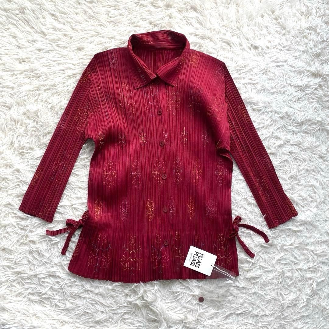 美品タグ付き　プリーツプリーズ　ブラウス　リボン　赤　ボタン　ボルドー　L 美品タグ付き プリーツプリーズ ブラウス リボン 赤 ボタン ボルドー L