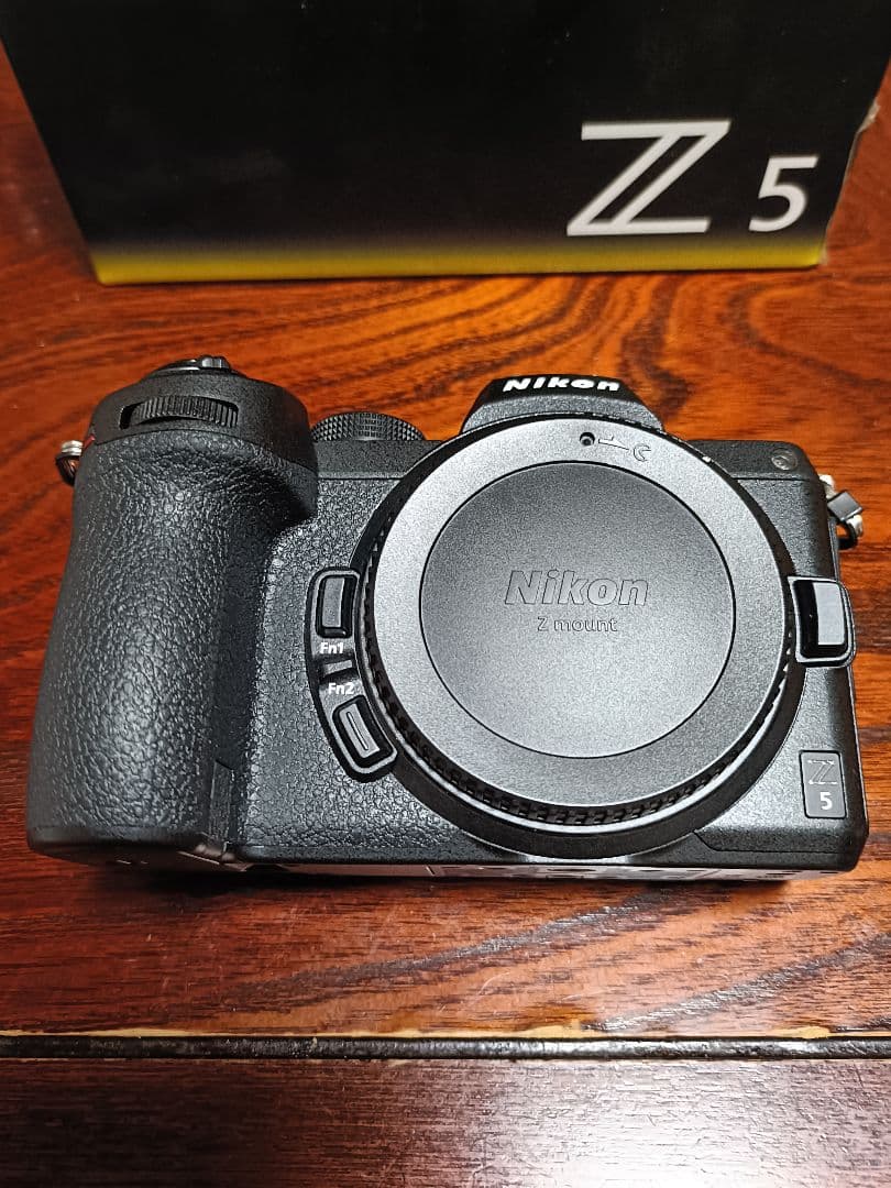 Nikon Z5 ミラーレス一眼カメラ ショット数3500弱（ガイド本付き）