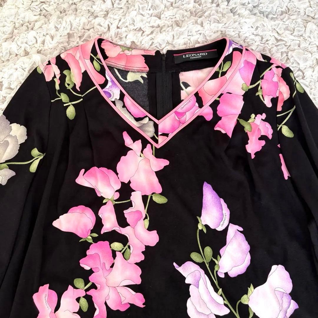 レオナール きれいめ美品✨️花柄 Vネック 五分袖チュニック カンカン