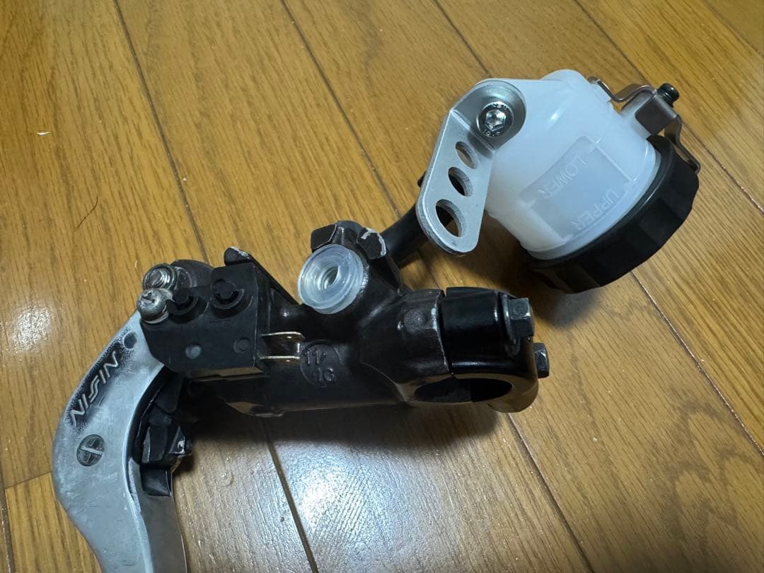 ニッシン ラジアルブレーキマスターシリンダー 11/16 17.5φ 縦型