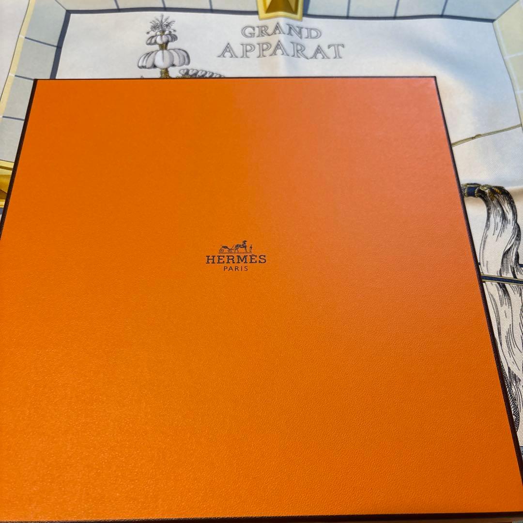 Hermès エルメスのカレ 90 《鐙の幻想》