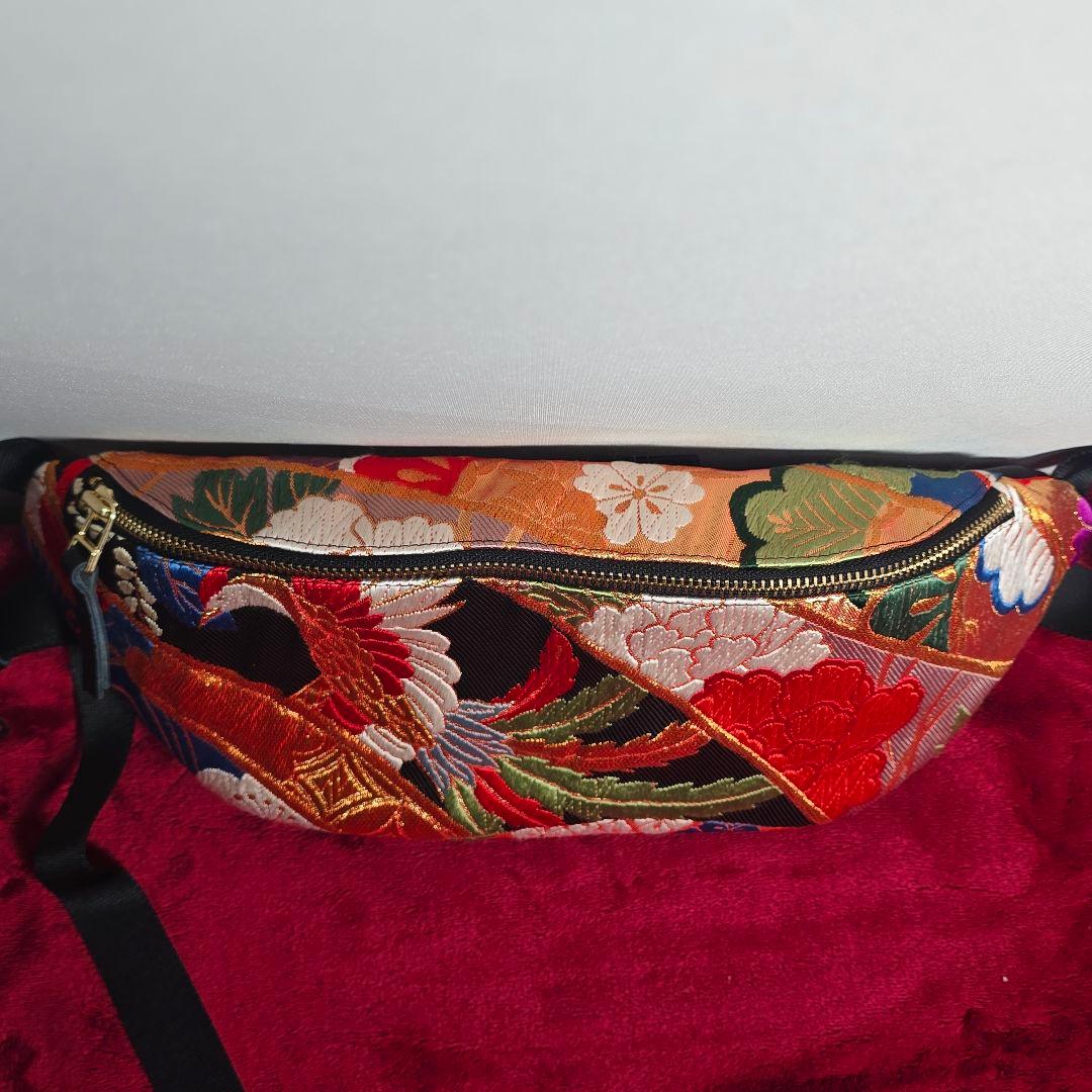 極美品・ほぼ未使用☆obico 帯リメイク ボディバッグ 鶴 牡丹 金糸