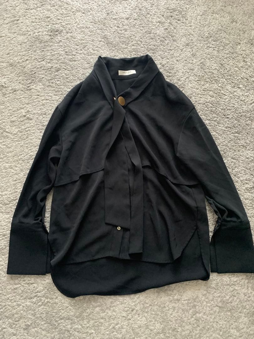 ADORE ジョーゼットボウタイブラウス ティアード38 黒 アドーア - メルカリ