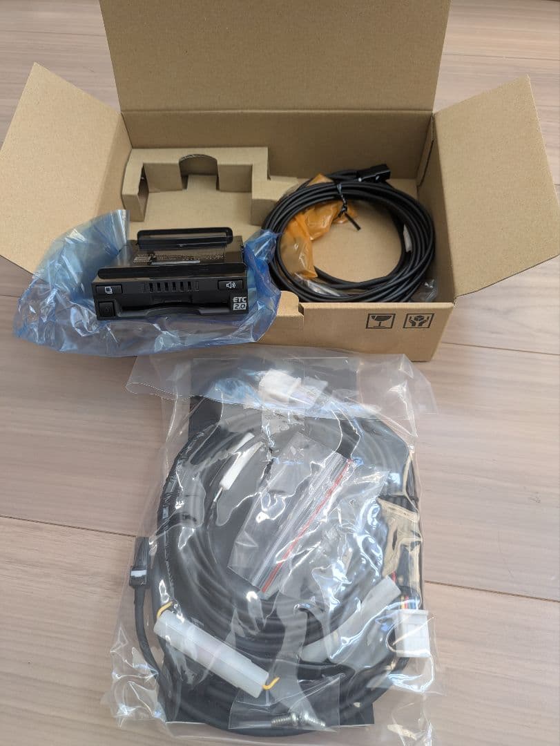 トヨタ　新品　ETC2.0車載器本体・配線一式 TOYOTA ETC2.0 車載器 配線一式