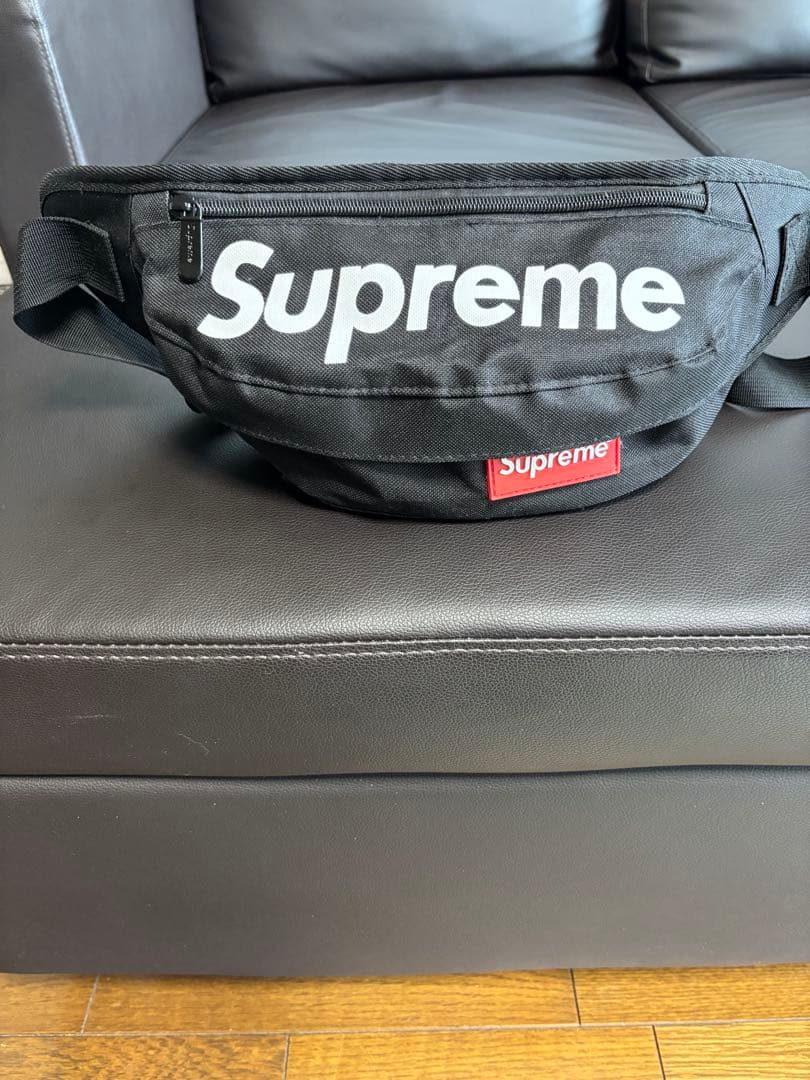 Supreme ボディバッグ・ウエストポーチ ブラック - メルカリ