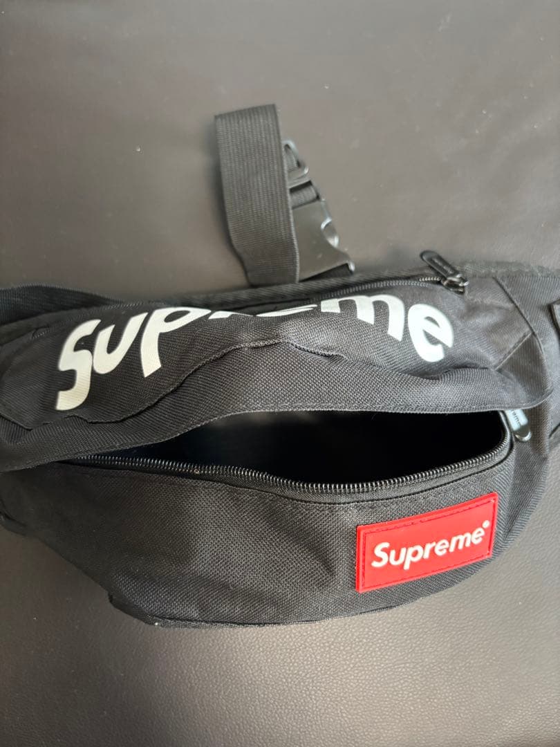 Supreme ボディバッグ・ウエストポーチ ブラック - メルカリ