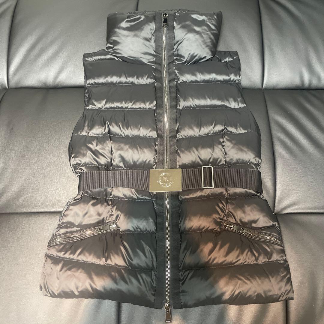 lalala様 MONCLER ブラック ダウンベスト ウエストベルト付き lalala様 MONCLER ブラック ダウンベスト ウエストベルト付き - メルカリ