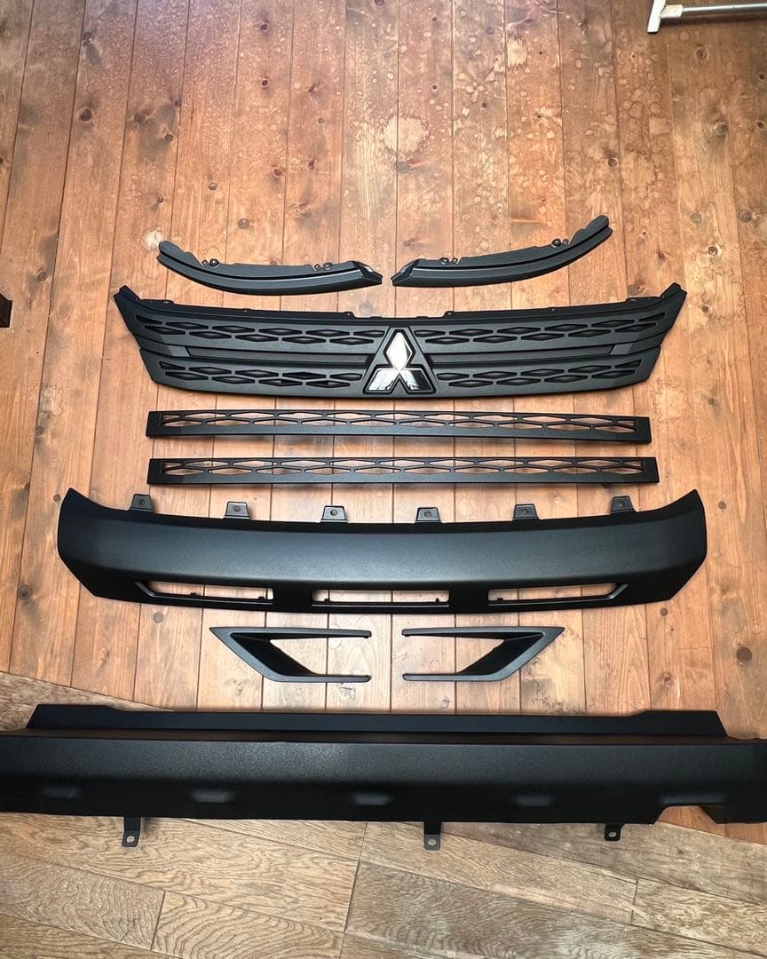 新型デリカD5 フロント、リアフルセット。チッピング塗装品 - メルカリ