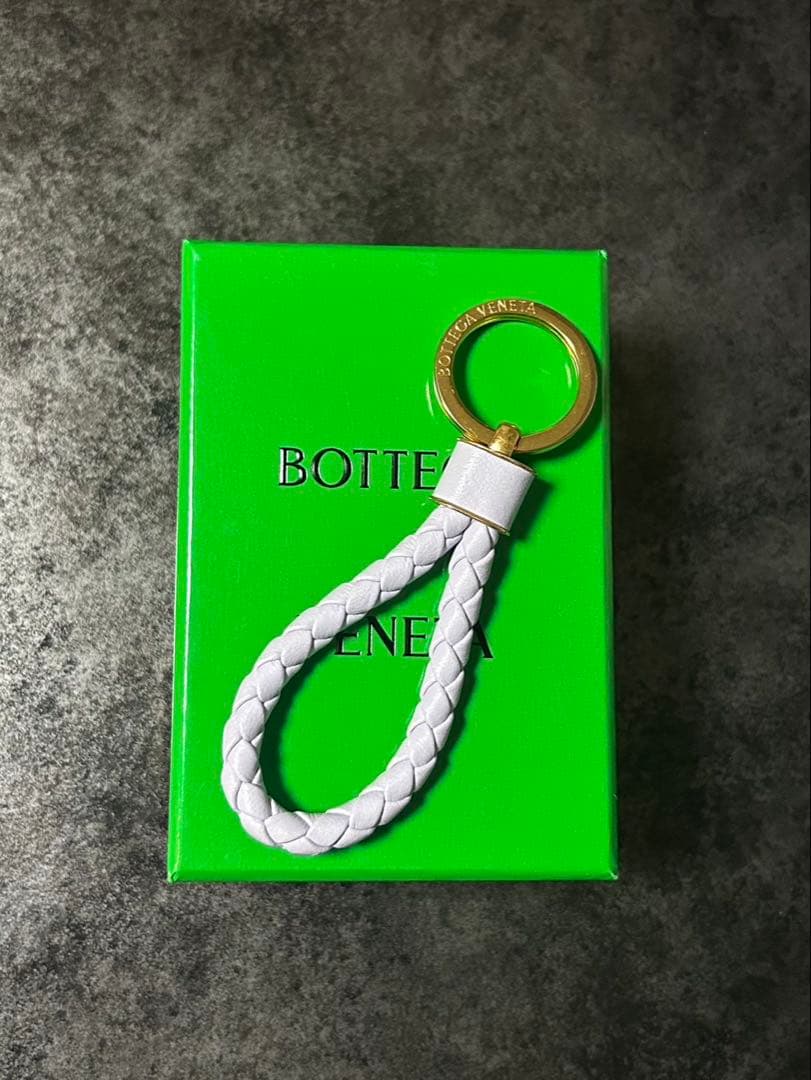 BOTTEGA VENETA/イントレチャートキーリング/ラベンダー 国内直営**BOTTEGA VENETA** イントレチャート ロングキーリング