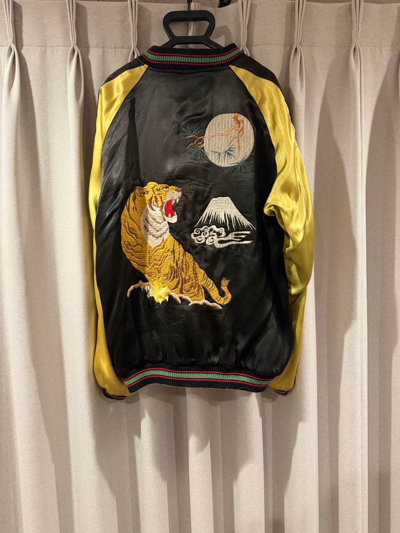 虎 富士山 刺繍 スカジャン 【坊屋春道モデル】の通販はau PAY