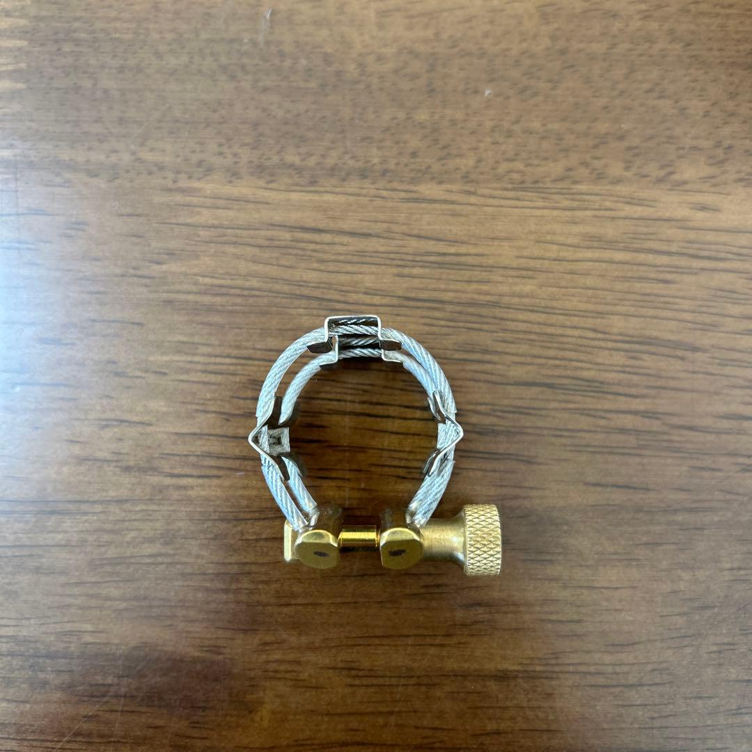 kplumeソプラノサックスラバー用リガチャー ニッケルシルバー仕上げ