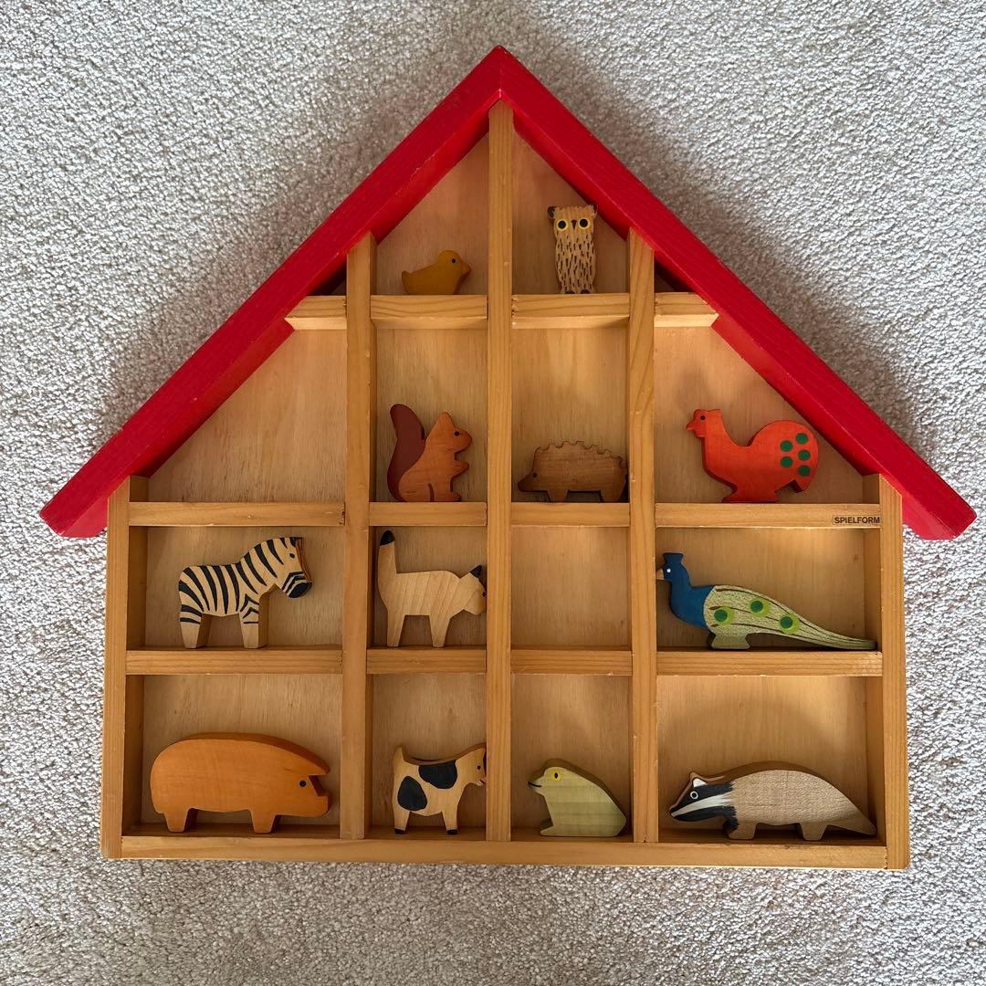 スピールフォーム Spielform 赤い屋根の家 飾り棚 動物 12種 スピールフォーム Spielform 赤い屋根の家 飾り棚 動物 12種 - メルカリ