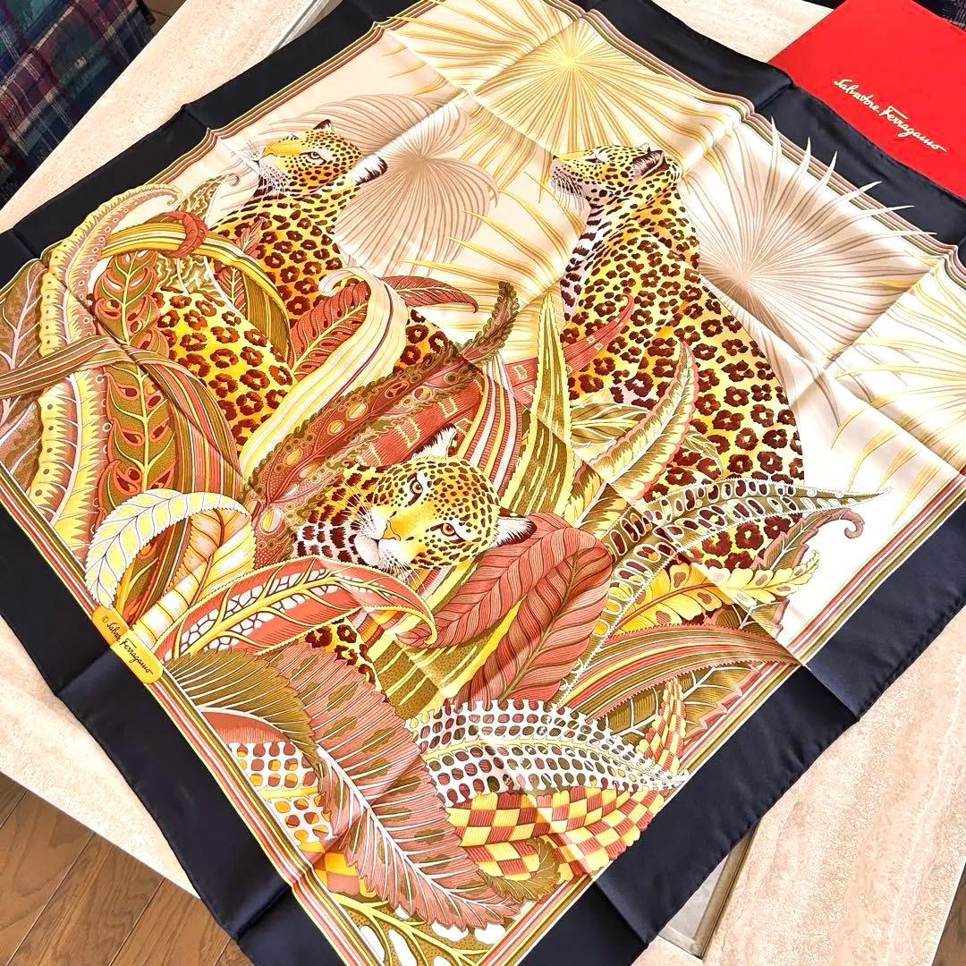 新品 Salvatore Ferragamo ヒョウ柄 大判シルクスカーフ - メルカリ