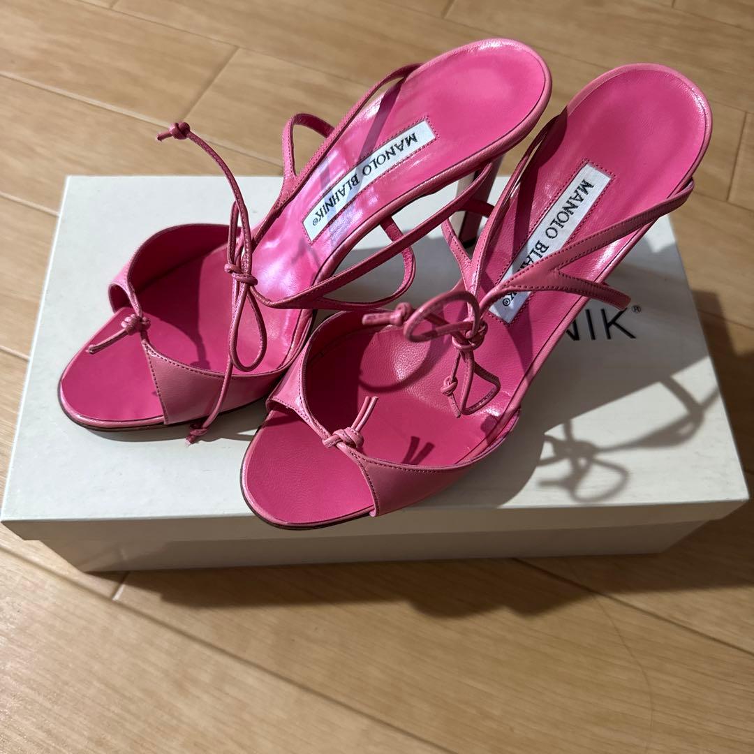 未使用品　Manolo Blahnik ピンク ハイヒールサンダル 35 MANOLO BLAHNIK（ピンク/桃色系）のフリマアイテム一覧