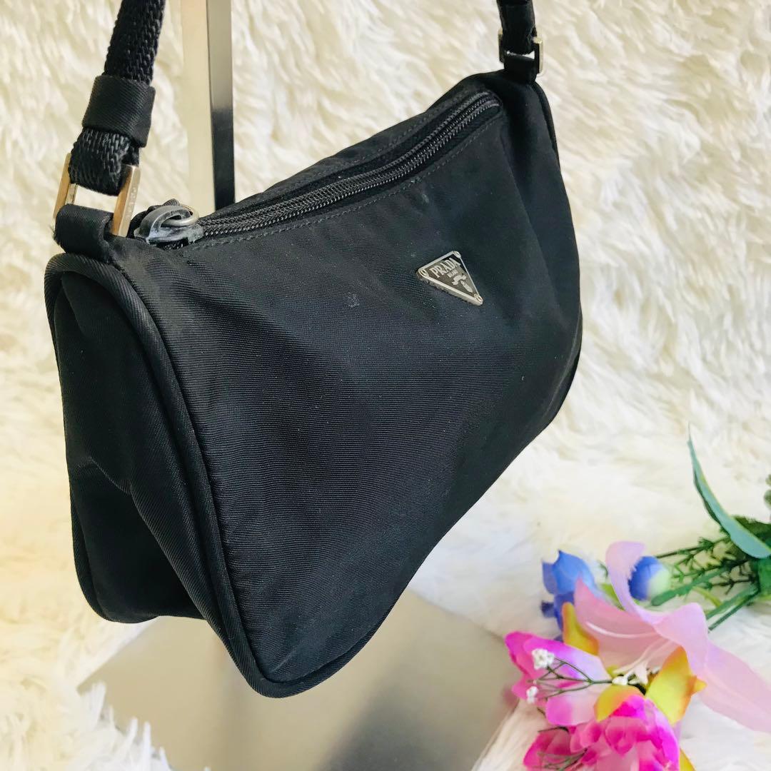 極美品】プラダ アクセサリーポーチ 三角ロゴ ロゴプレート 黒