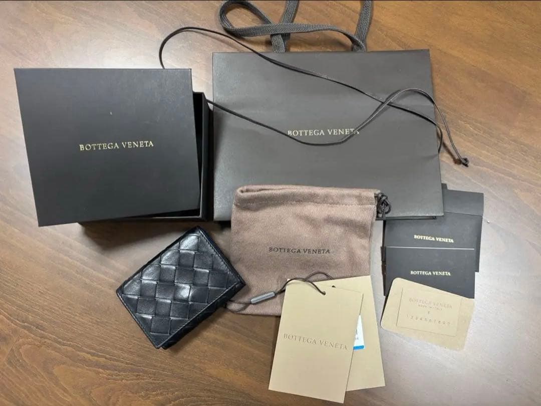 【ああ】Bottega Veneta 三つ折り財布　レザーブラック×ブルー BOTTEGA VENETA（ボッテガ・ヴェネタ） 二つ折り財布 イントレチャート