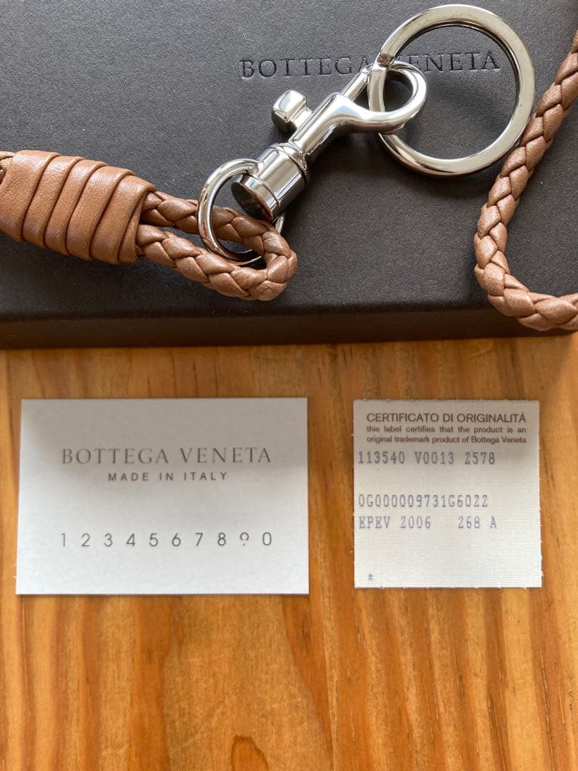 BOTTEGA VENETA ボッテガヴェネタ ロング ネックストラップブラウンの