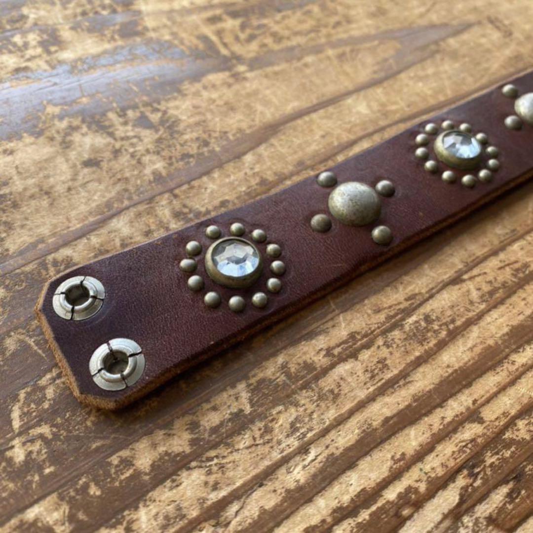 HTC エイチティーシー ガラススタッズ ブレスレット バングル - メルカリ